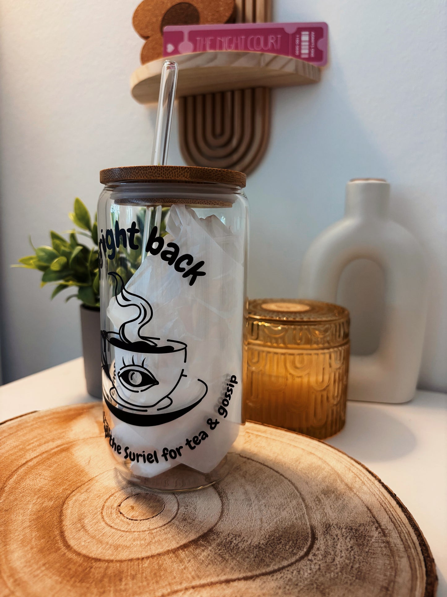 ✨ „Be right back – need to trap the Suriel for tea & gossip.“ ✨ | Glastumbler | 475ml | incl. Bambusdeckel und Glasstrohhalm