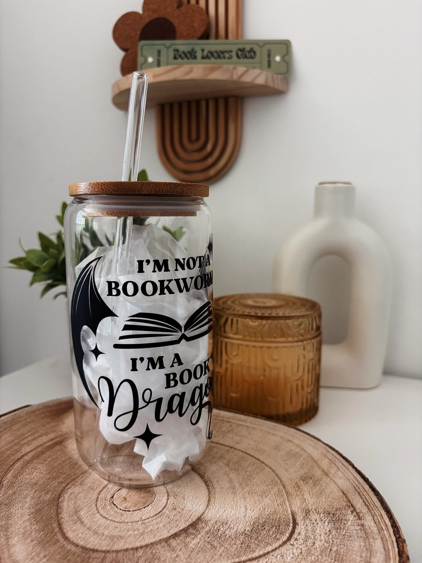 🔥 I’m not a Bookworm – I’m a Book Dragon! 🔥 | Glastumbler | 475ml | incl. Bambusdeckel und Glasstrohhalm