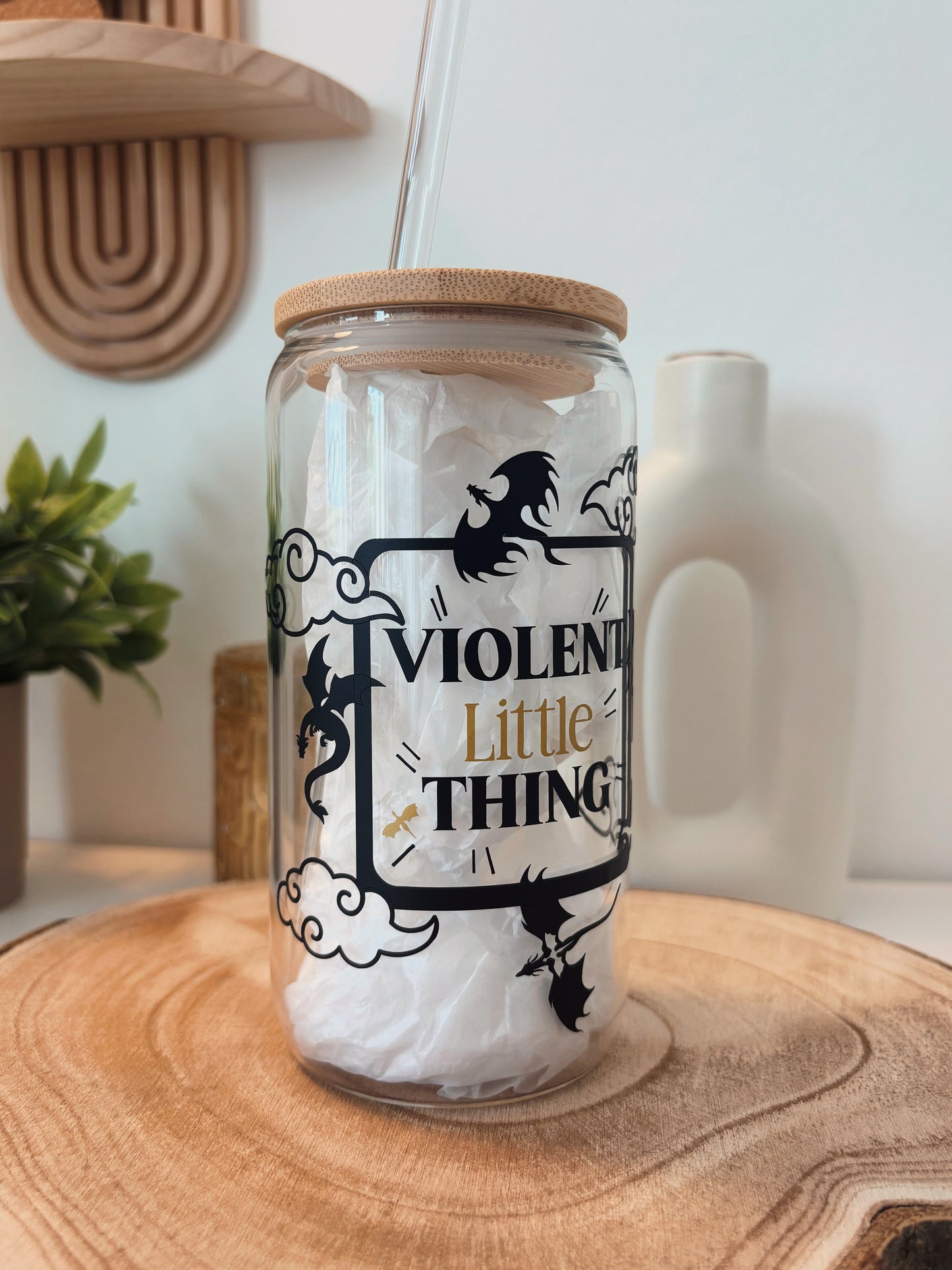 „Violent Little Thing“ 🐉🖤 | Glastumbler | 475ml | incl. Bambusdeckel und Glasstrohhalm