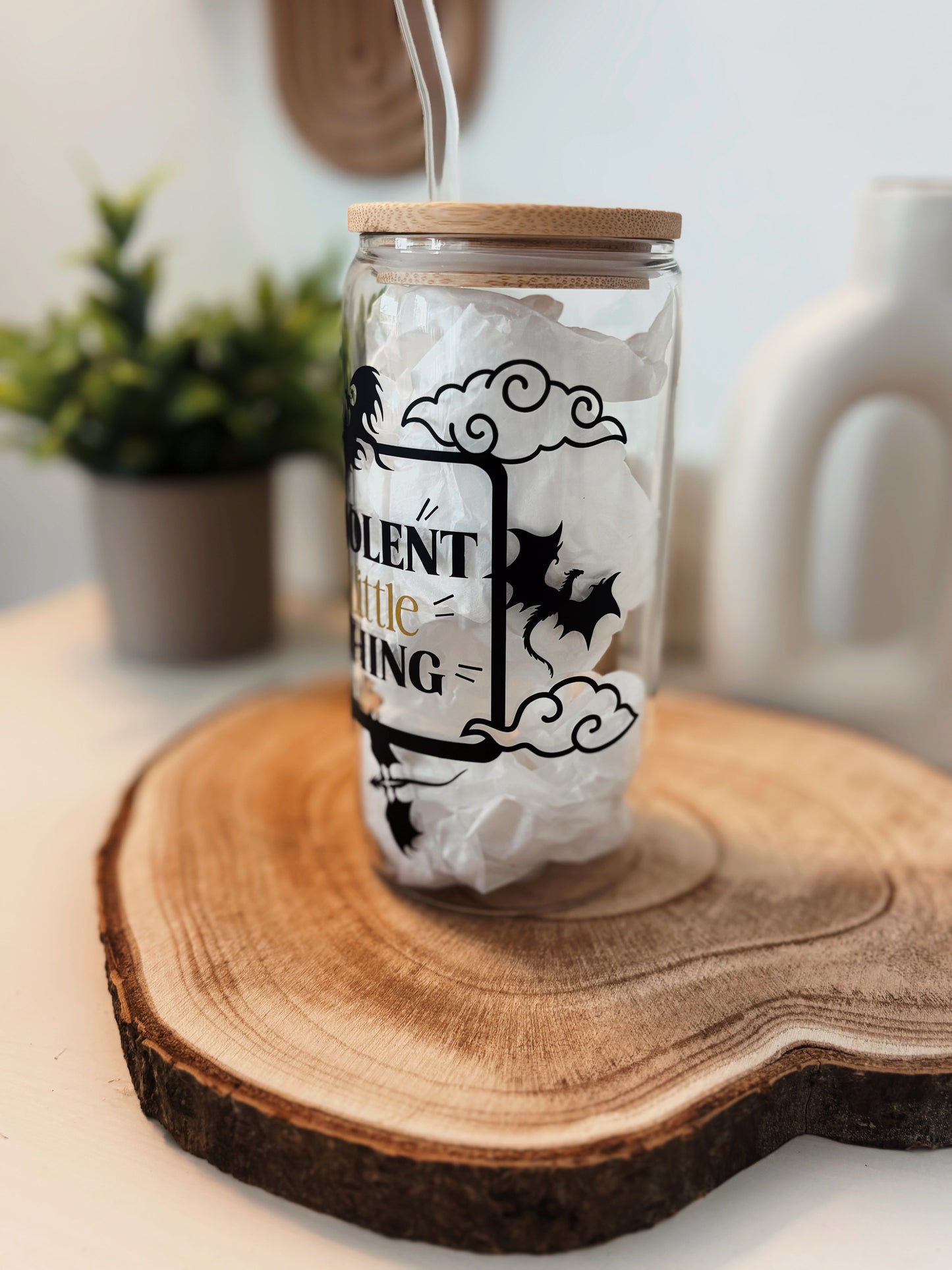 „Violent Little Thing“ 🐉🖤 | Glastumbler | 475ml | incl. Bambusdeckel und Glasstrohhalm