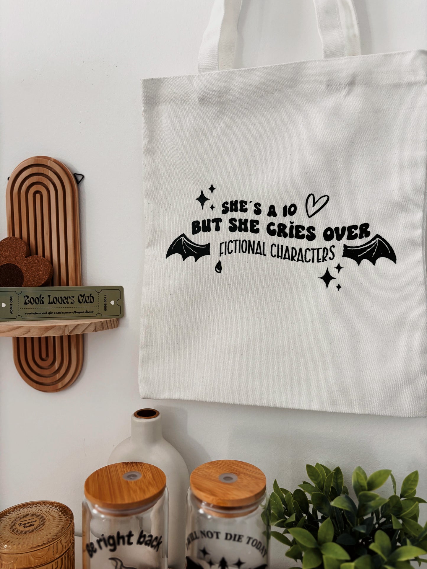 She’s a 10 – but she cries over fictional characters 🥲 | Baumwoll - Stofftasche